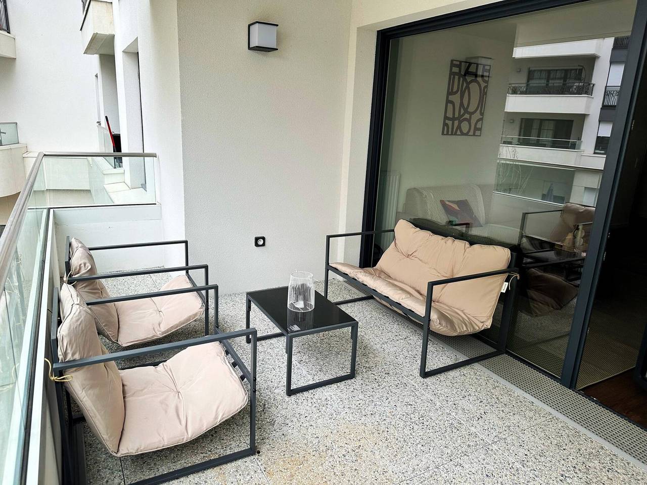 Appartement entier, L'endroit idéal pour Colombes avec une grande terrasse privée in Colombes, Hauts-de-Seine