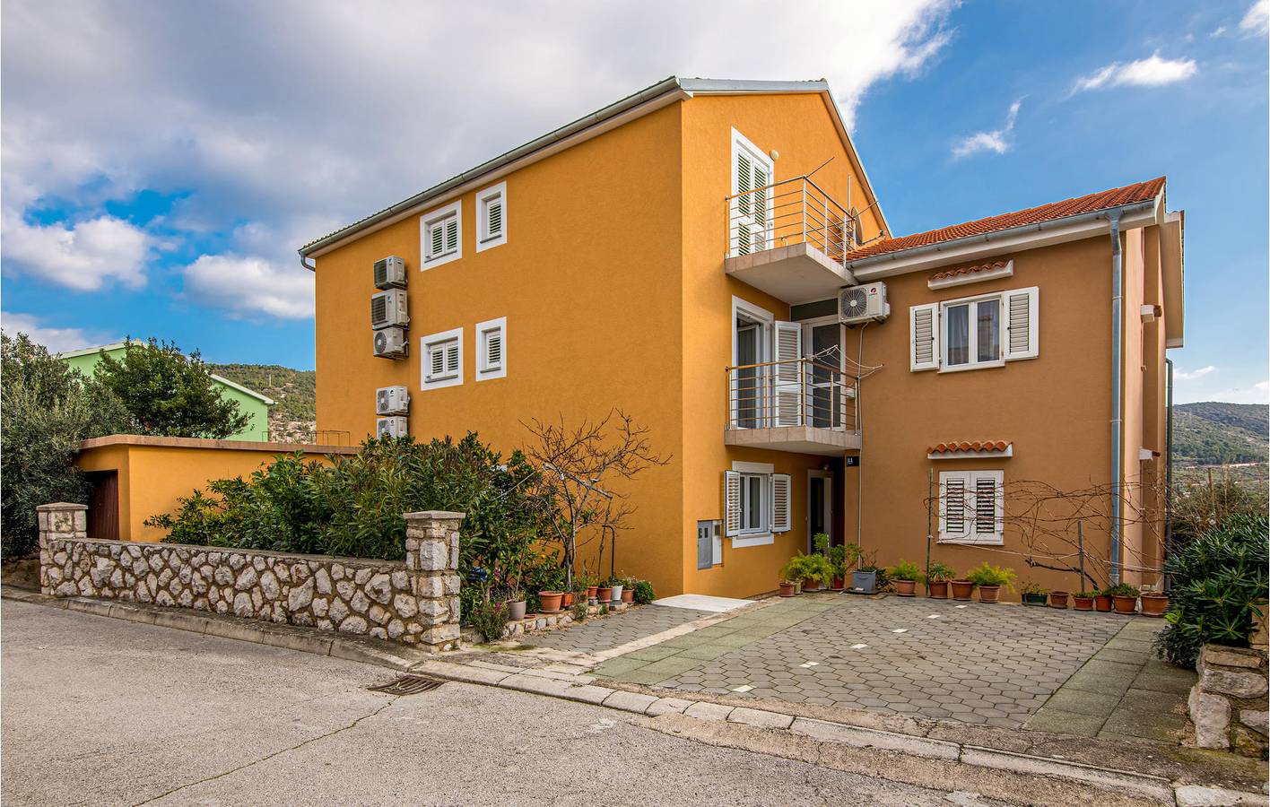 Ganze Ferienwohnung, Ferienwohnung mit Meerblick, Terrasse, WLAN und Parkplatz in Cres in Cres Stadt, Cres