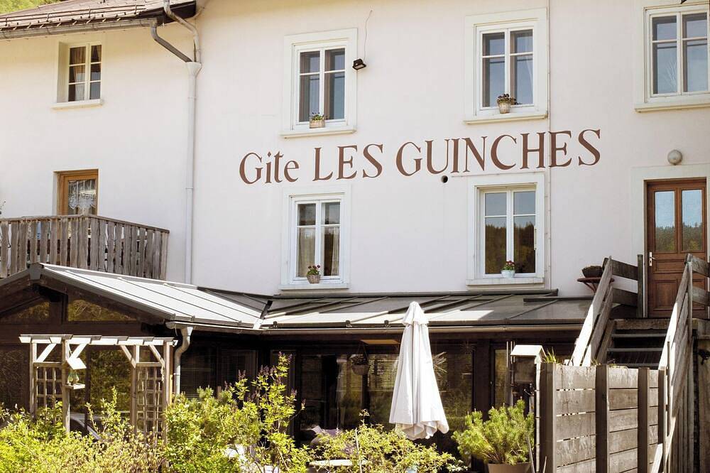 Ganze Wohnung, Get together with friends and family in a large apartment in the Haut Jura. in Bois-d'Amont, Regionaler Naturpark Hochjura