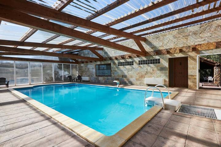 Casa rural para 16 personas, con Jacuzzi y Terraza además de Jardín y Piscina en Narrillos de San Leonardo - 2