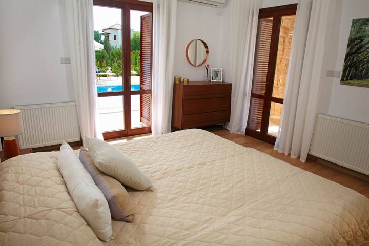 Holiday rental for 6 people, with garden and pool as well as children pool in Aphrodite Hills