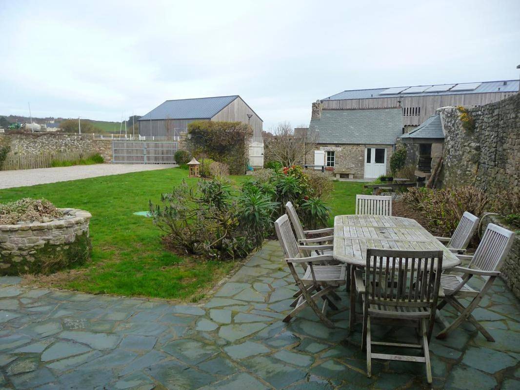 Six-Bedroom House in Omonville-la-Rogue, La Hague