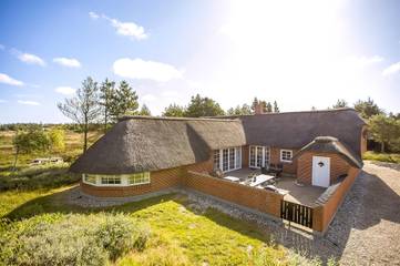 Ferienhaus für 12 Personen, mit Terrasse und Sauna sowie Whirlpool, mit Haustier in Dänemark an der Nordsee