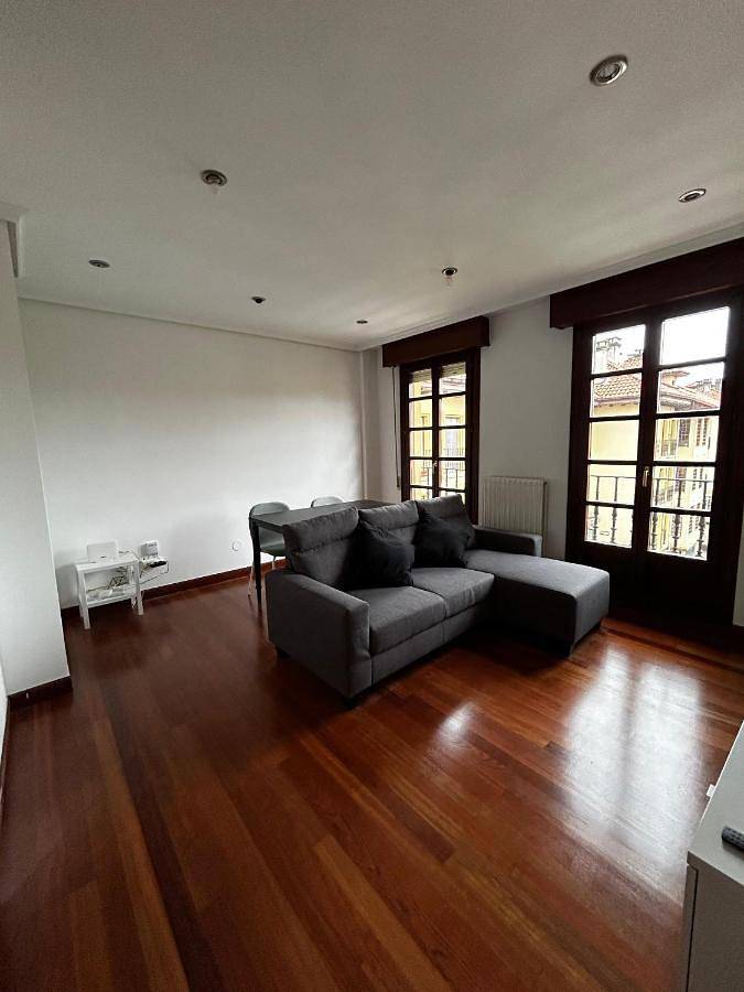 Apartamento para 5 personas, con balcón y vistas en Santa María de Cayón