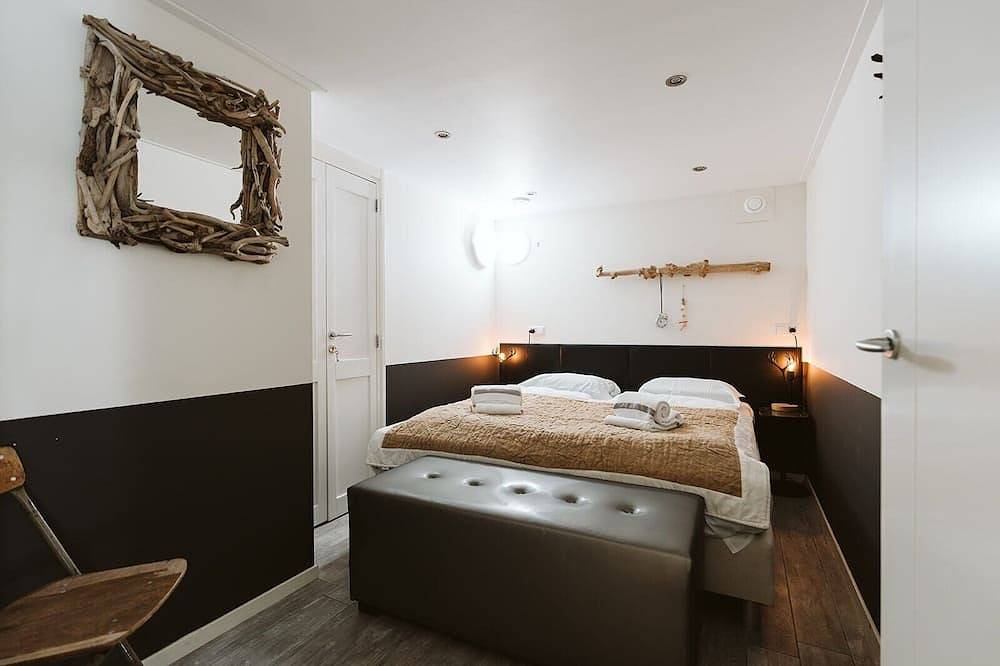 Luxuriöse 18-Personen-Ferienvilla mit Schwimmbad, Sauna, Spielplatz, Spielzimmer, Lounge-Set, Bbq und Pool-Haus mit Küche in Ouddorp, Goeree-Overflakkee