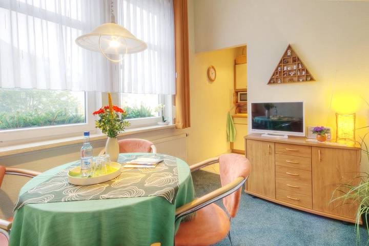 Ganze Ferienwohnung, Haus Sonnenruh - 3.Ferienwohnung 34 m² Rodel***/ 1x Kombinierter Wohn-Schlafraum/ 1x Wohnraum in Oberhof, Rennsteig