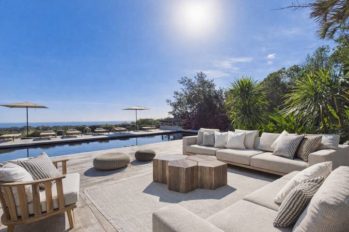 Villa pour 12 personnes, avec piscine et jardin, adapté aux familles à Porto-Vecchio