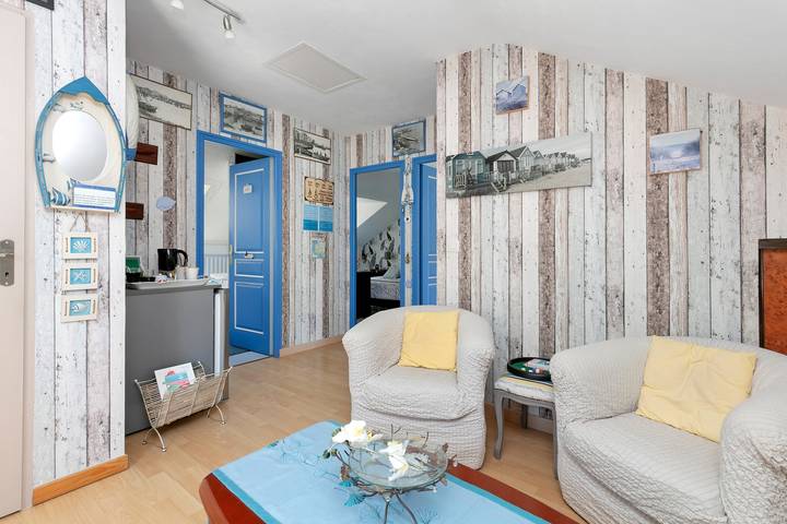 B&B “Chez Anne-Marie et Constant” with Shared Terrace, Garden & Wi-Fi in Pornichet, Côte d'Amour