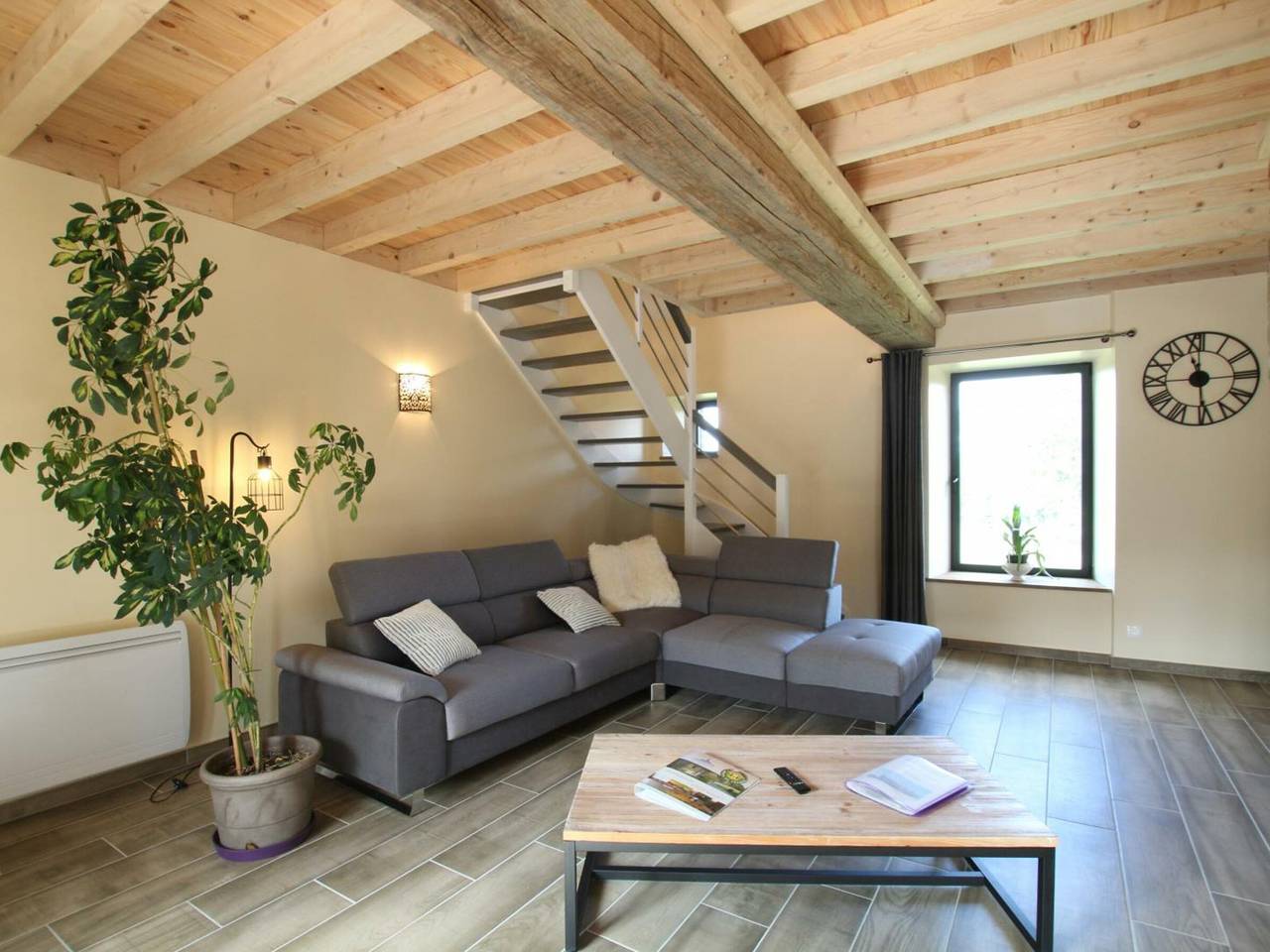 Apartamento entero, Dúplex cómodo cerca de Granville con terraza privada y aparcamiento in Saint-Pair-sur-Mer, Côte de la Déroute