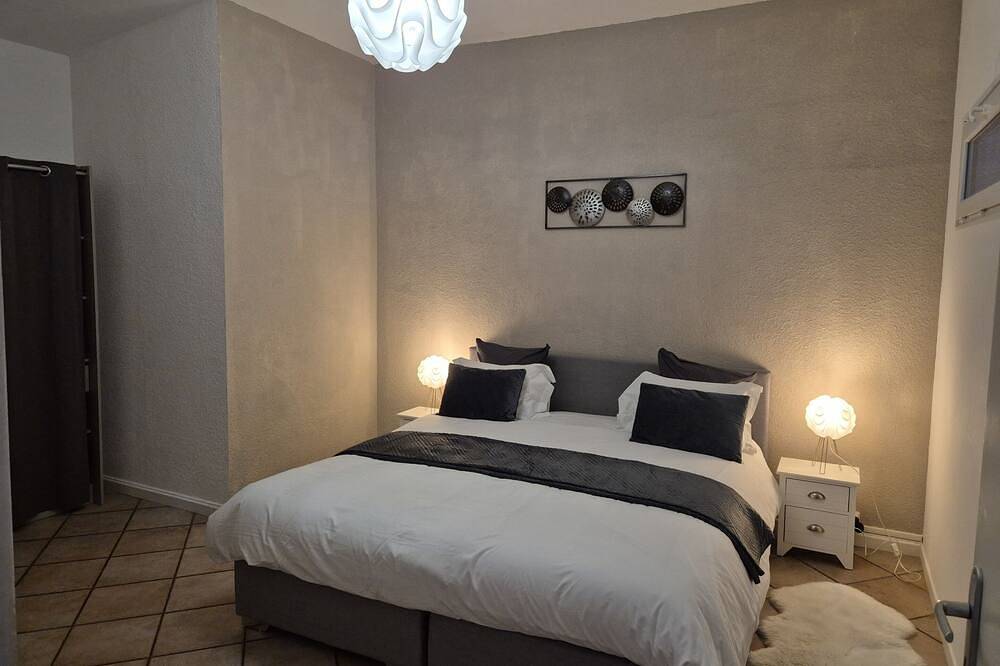 Ganze Wohnung, Studio-Hütte-Ensuite mit Dusche-Blick auf den Hof in Crest, Die und Umgebung