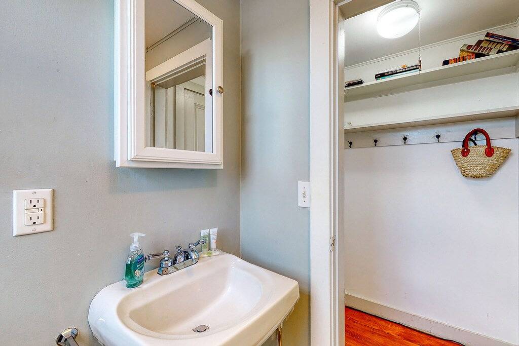 Ganze Wohnung, Lovely studio w/full kitchen/free Wifi- next to river/antique shops/restaurants in Wiscasset, Lincoln County (Maine)