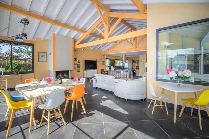Location de vacances pour 10 personnes, avec terrasse ainsi que piscine et jardin, animaux acceptés dans Lac de Léon - 4