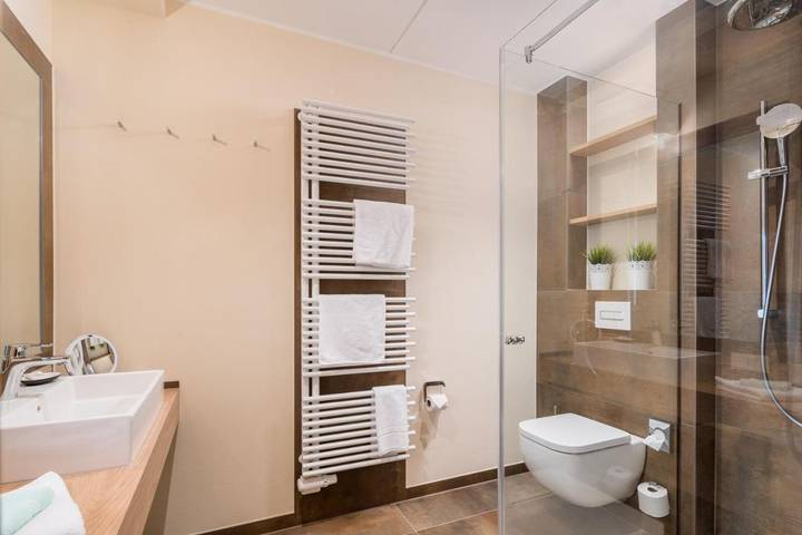 Hotel, mit Balkon und Terrasse sowie Garten und Sauna in Jever - 3