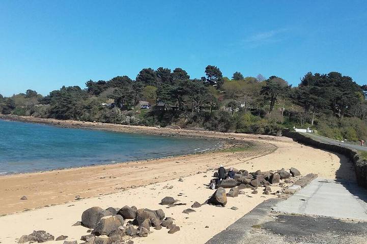 Location de vacances pour 6 personnes, avec terrasse et jardin à Pleubian