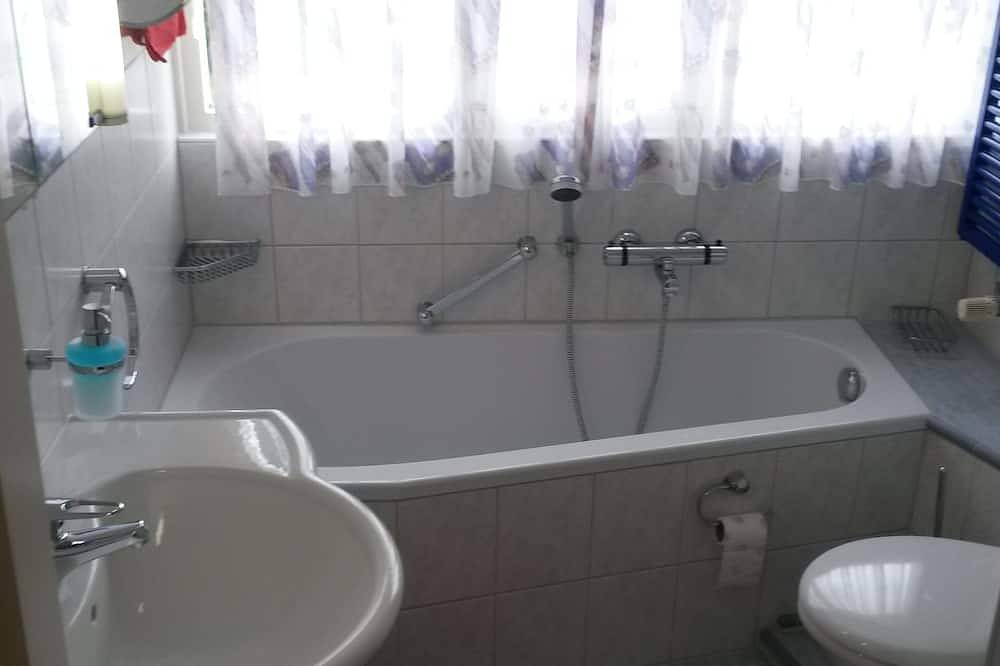 Breskens vacation home, 3 bedrooms, conservatory, garage, no pets, August 1 in Breskens, Zeeuwse Kust