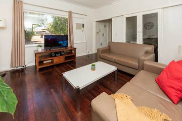 Holiday Home for 6 People in Perth, Western Australia, Photo 1