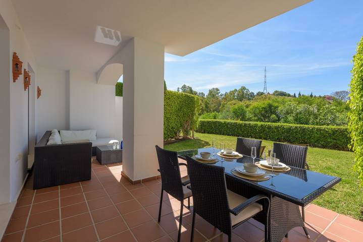 Entire apartment, Apartment 'Los Eucaliptos B_9_1' with Shared Pool, Wi-Fi and Air Conditioning in Capanes del Golf, Benahavís