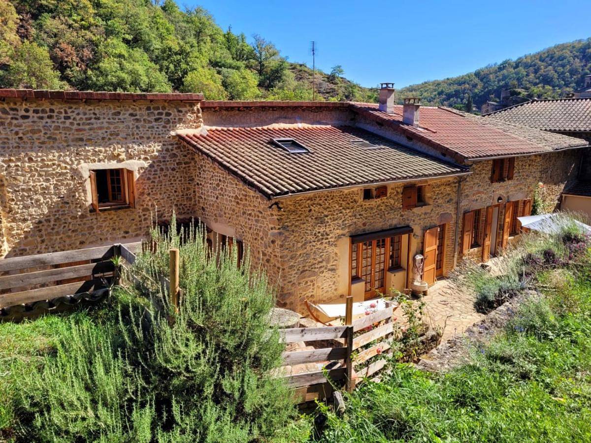 Appartement de vacances entier, La petite Sorbonne - Chambres d'hôtes in Malleval, Parc Naturel Régional du Pilat