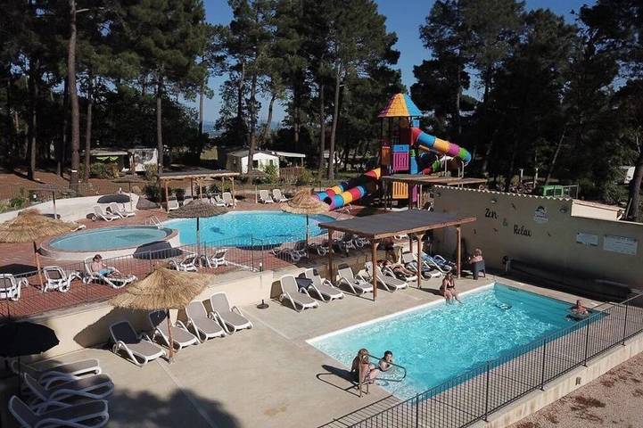 Zecamping 3* piscine chauffée toboggans chalet 25m2 2 pers in Bollène, Vaucluse