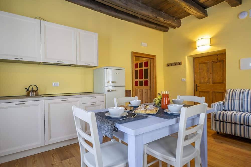 Appartement entier, Guesthost - A welcoming apartment of approximately 50 square meters, perfect for five people, located on the first floor of a historic building built in 1864 and renovated in 2025 while maintaining its historic atmosphere (No elevator).The property is lo in Tarvisio, Karnischer Hauptkamm