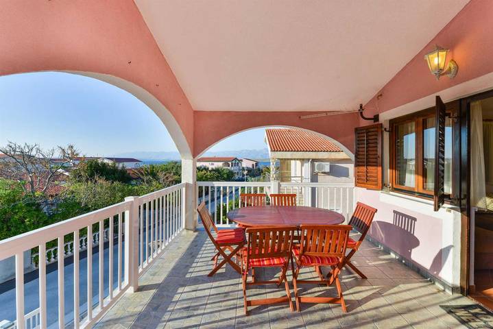 Ferienwohnung für 6 Personen, mit Balkon/Terrasse und Balkon, kinderfreundlich auf Vir - 2