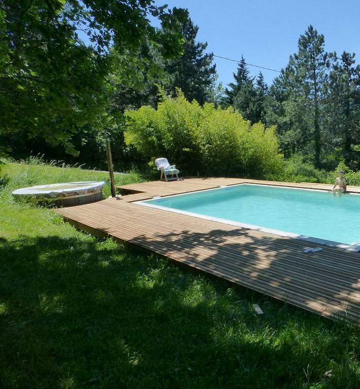 Gîte pour 6 personnes, avec jacuzzi et piscine ainsi que jardin et terrasse à Darbres