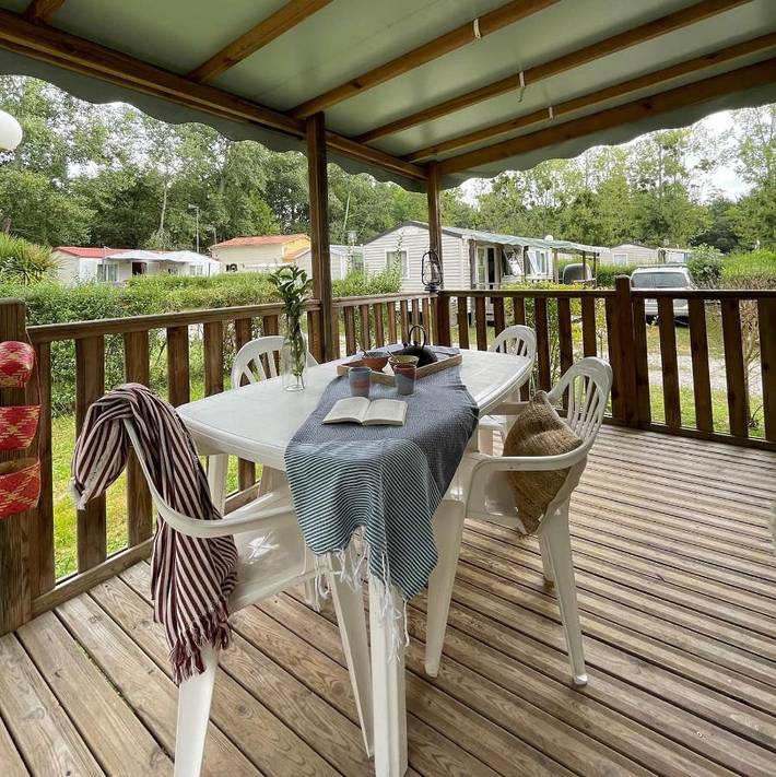 Location de vacances pour 4 personnes, avec terrasse ainsi que bassin pour enfant et piscine dans Bélus - 2