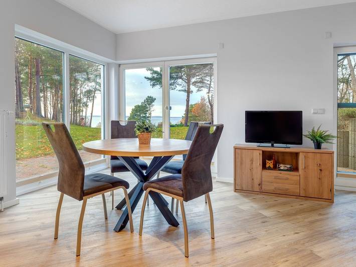 Ferienwohnung für 4 Personen, mit Terrasse und Seeblick sowie Ausblick in Bernsteinbäder