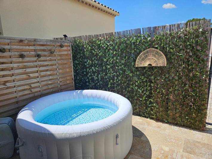 Gîte pour 2 personnes, avec vue et terrasse à Beaumettes - 3