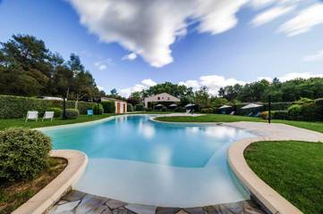 Gîte pour 10 personnes, avec jardin et piscine à Mirabeau