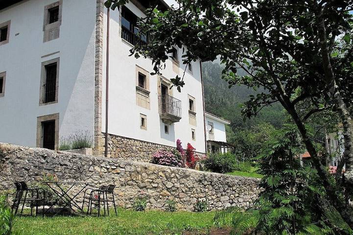 Casa de vacaciones para 8 personas, con balcón y jardín, Se admiten mascotas en Parres