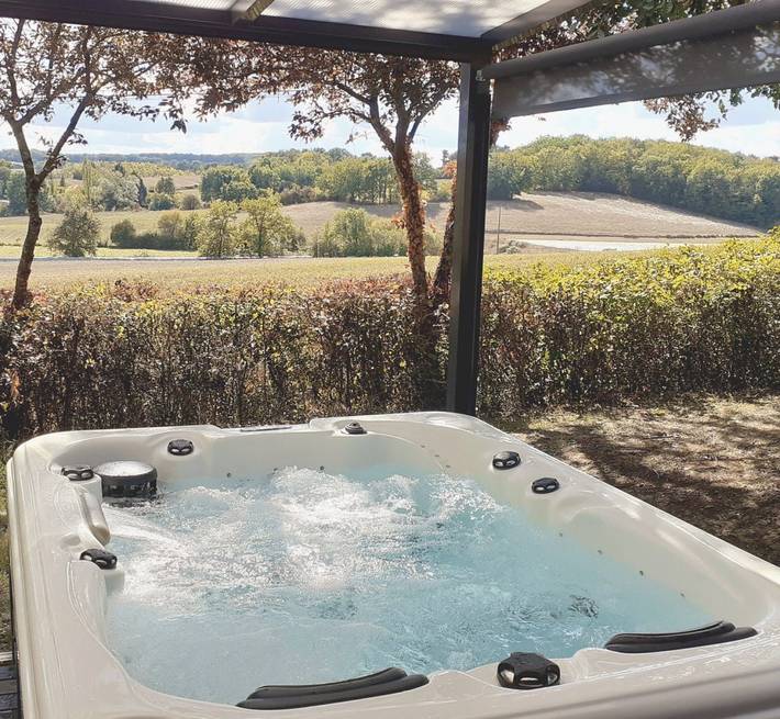 Location de vacances pour 4 personnes, avec jacuzzi et piscine ainsi que terrasse et jardin dans le Gers - 3