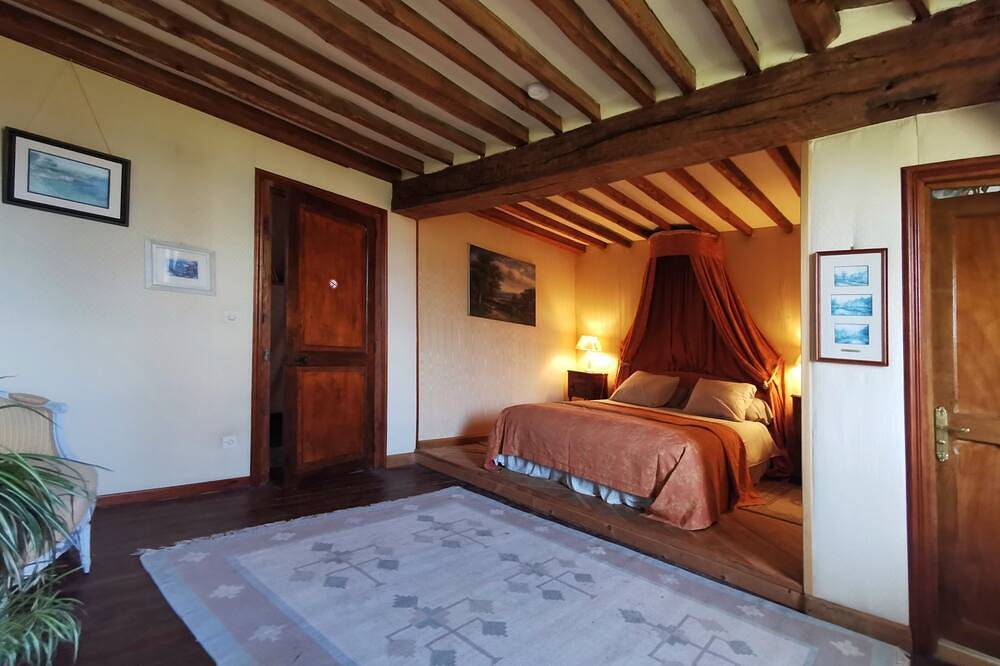 Château Chandler 17th century 4* rentals in Brinon-sur-Sauldre, Sologne