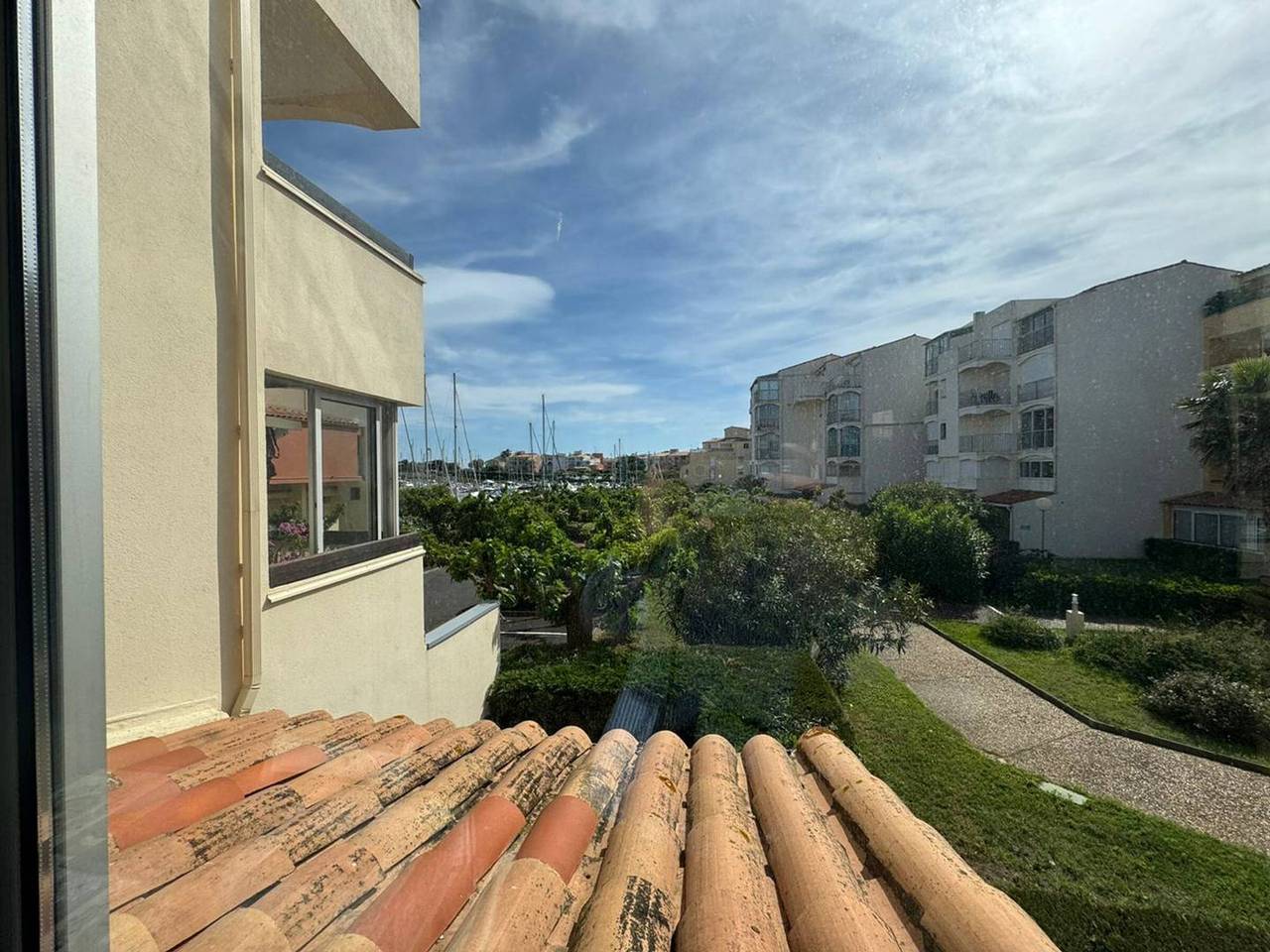 Entire studio, Cozy Studio in Cap d'Agde for 2 with Boat Views in Cap d'Agde, Agde