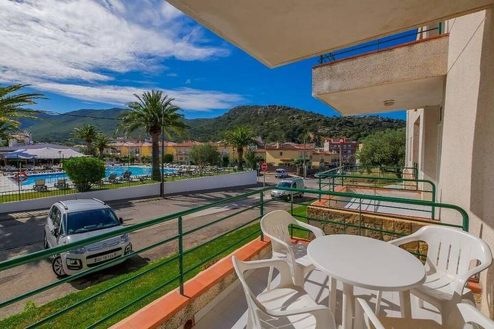 Hôtel pour 4 personnes, avec piscine ainsi que jardin et bassin pour enfant à Roses