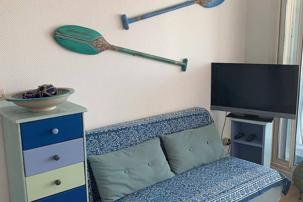 Entire apartment, 5 mns walk from the beach with beautiful view of the port and ponds in Frontignan, Côte d'Améthyste