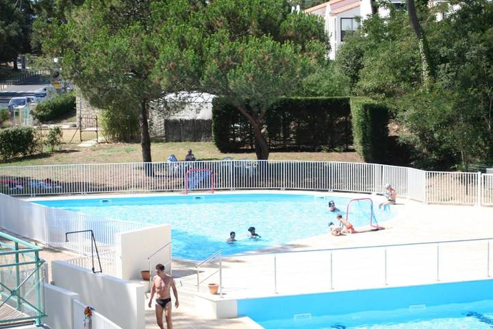 Club vacances pour 6 personnes, avec piscine ainsi que jardin et terrasse en Charente-Maritime - 3