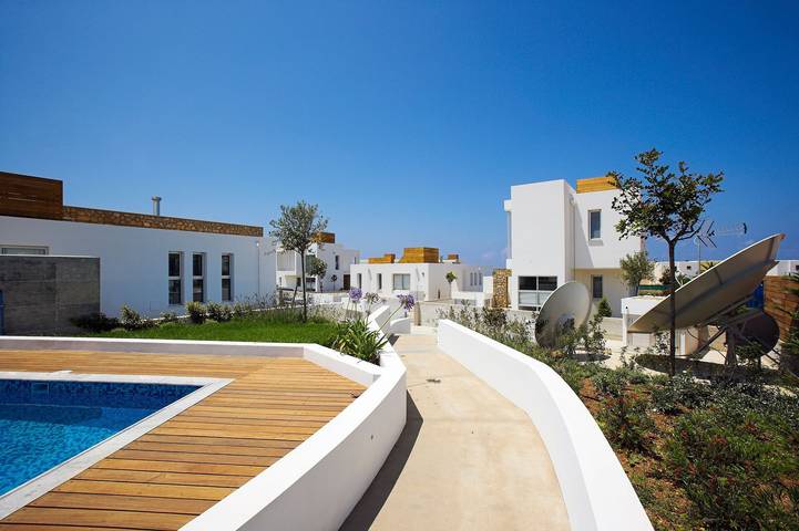 Location de vacances pour 2 personnes, avec balcon ainsi que vue sur l’océan et piscine à Paphos (ville)