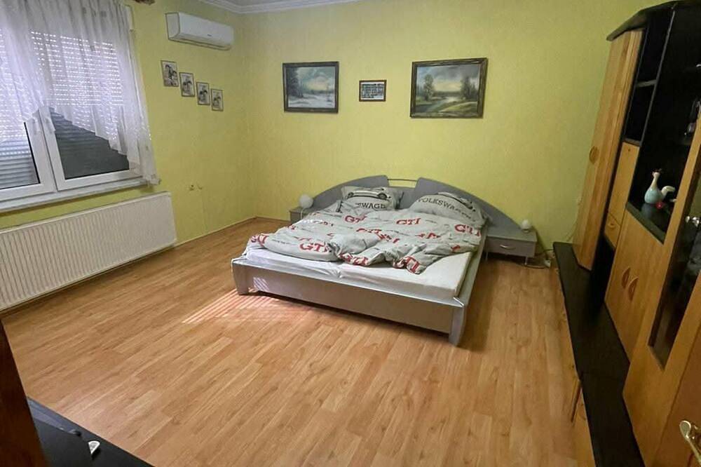 Sehr schönes Ferienhaus mit grossem Pool uneinichtbares Grundstück in Balatonszentgyörgy, Plattensee Südufer