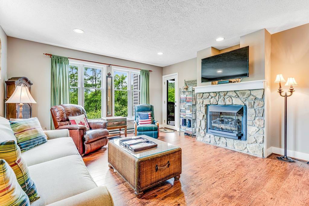 Ganze Wohnung, Beautiful home close to outdoor activities with Wifi, private washer/dryer, deck in Blue Ridge Parkway, Seven Devils