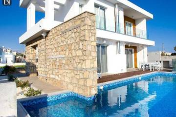 Villa for 6 People in Paphos, South Cyprus, Photo 1