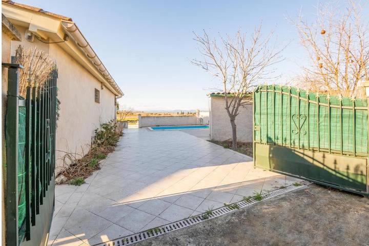 Location de vacances pour 6 personnes, avec piscine ainsi que jardin et vue, animaux acceptés à Ouveillan - 2