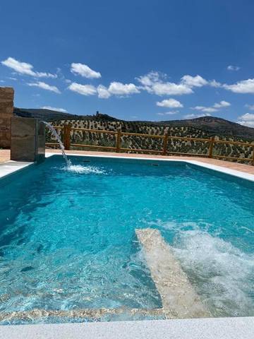 Casa rural para 12 personas, con jardín además de vistas y piscina, Se admiten mascotas en Montefrío