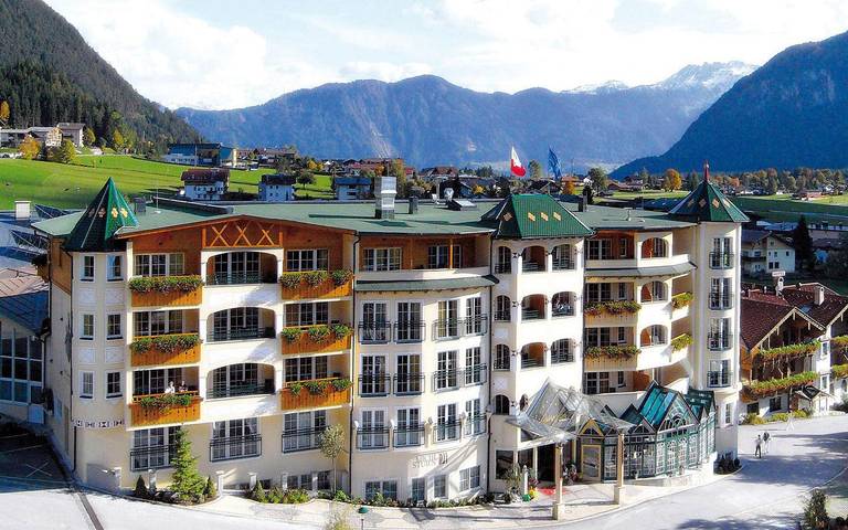 Hotel voor 2 personen, with Balkon and Terras as well as Whirlpool and Tuin in Maurach