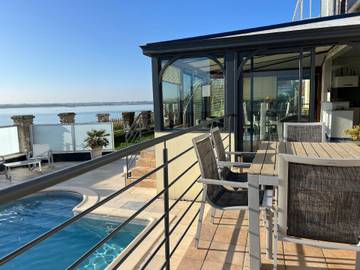 Location de vacances pour 6 personnes, avec piscine ainsi que balcon et jardin à Plounéour-Trez