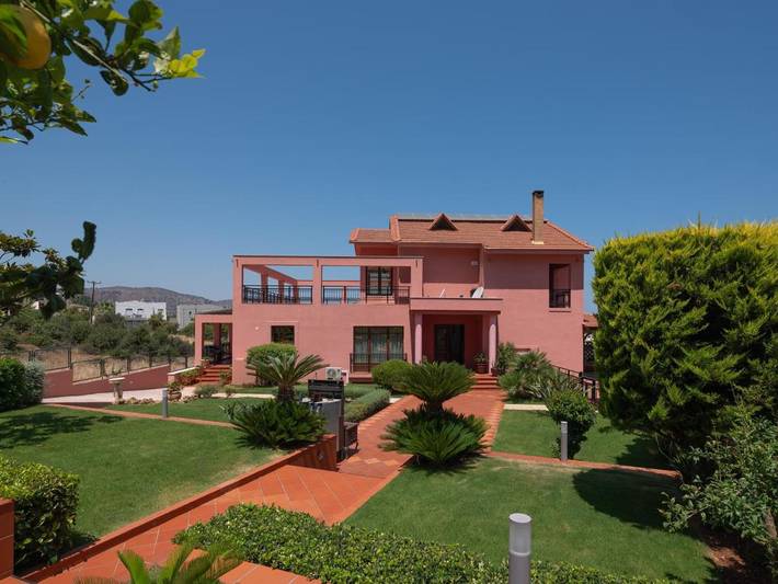 Villa pour 13 personnes, avec Balcon et Terrasse ainsi que Jardin et Piscine