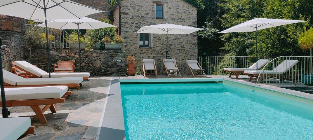 Gîte pour 4 personnes, avec vue ainsi que jardin et piscine à Ortiporio