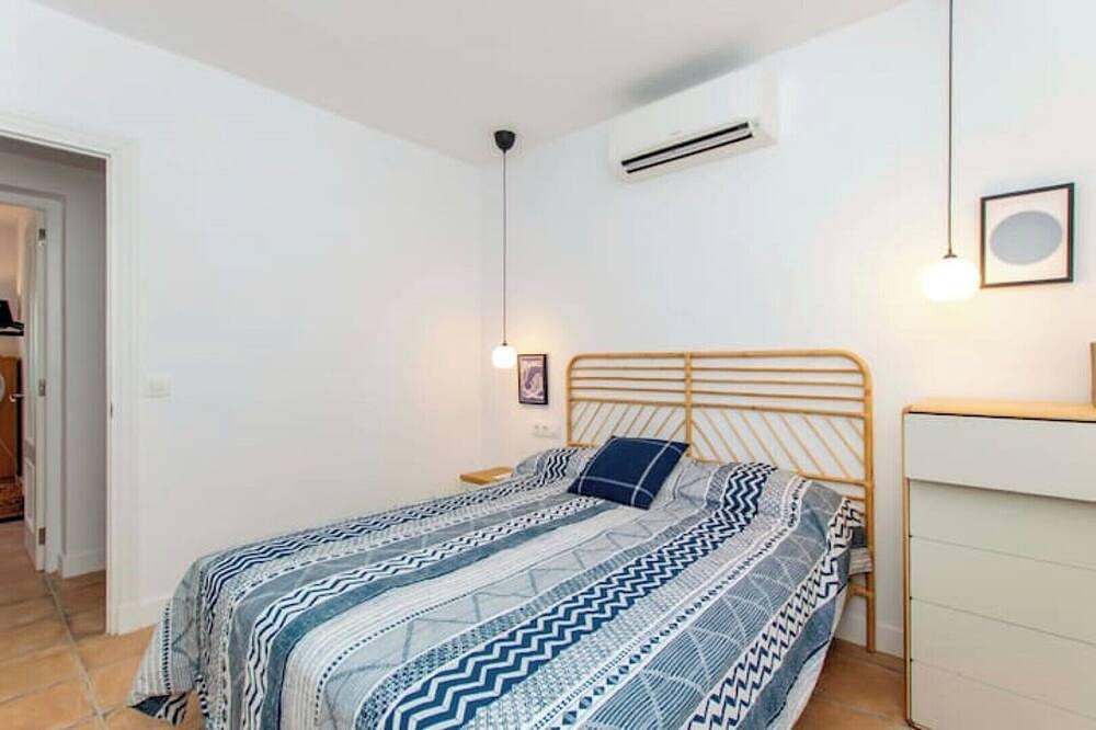 Gran Piscina y Jardín, Recién Reformada, Full A/C in Punta Prima, Sant Lluís