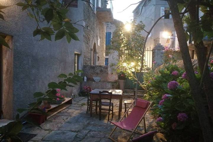 Location de vacances pour 5 personnes, avec terrasse à Bigorno