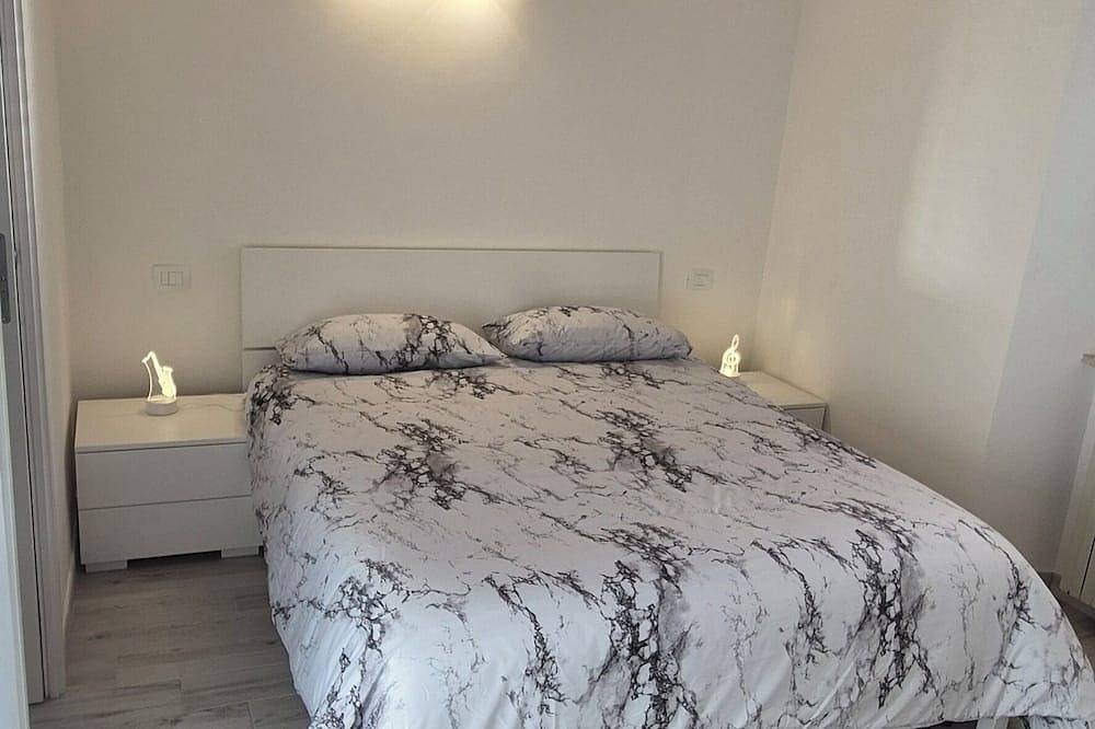 Entire apartment, R&B Home The right place close by the eternal city and the seaside in Fiumicino, Rome Province